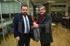 Aktepe ve Eroğlu gazetecilerle vedalaştı Aktepe ve Eroğlu gazetecilerle vedalaştı